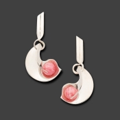 Lyrical_dangle_e_4ce452fd10a30.jpg